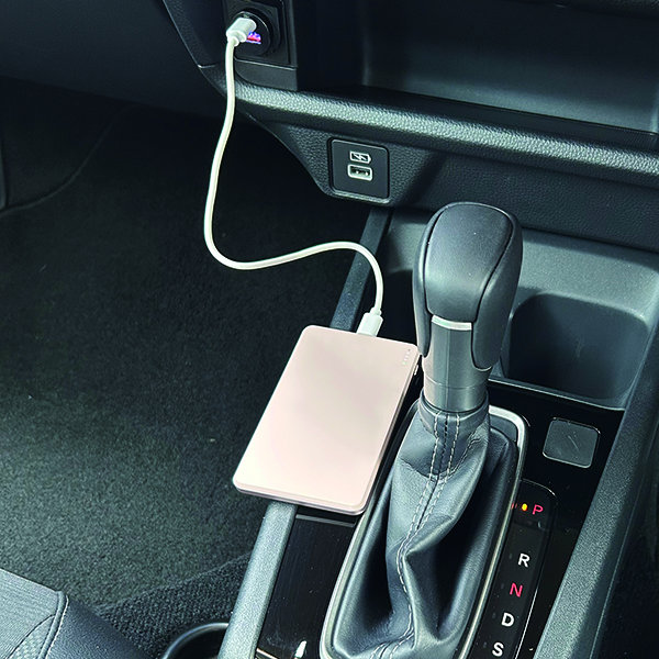 準固体モバイルバッテリー5000mAh DC12V付 PG_メイン3