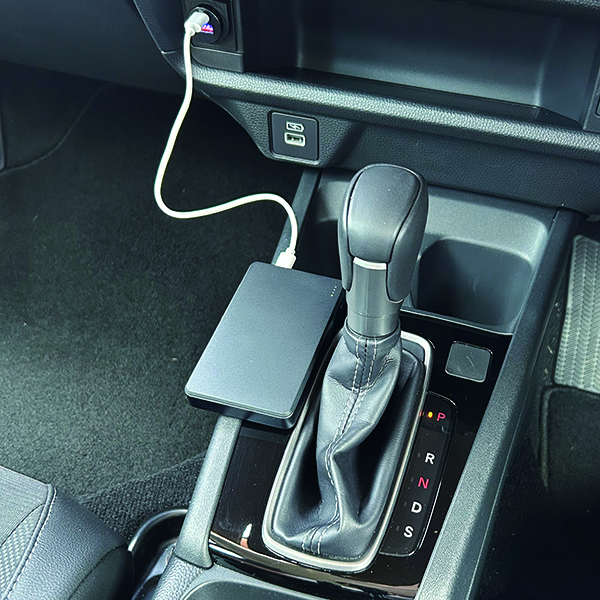 準固体モバイルバッテリー10000mAh DC12V付 BK_メイン3