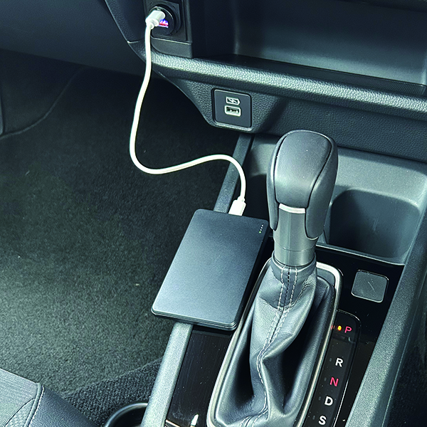 準固体モバイルバッテリー5000mAh　MAG DC12V付 BK_メイン5